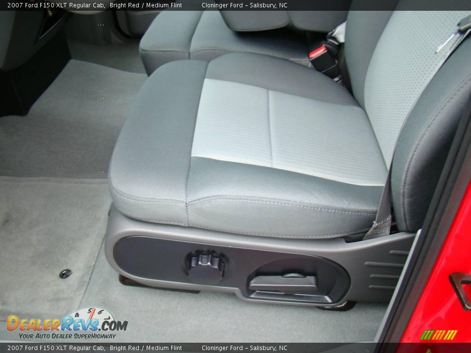 2007 Ford F150 XLT Regular Cab Bright Red / Medium Flint Photo #18