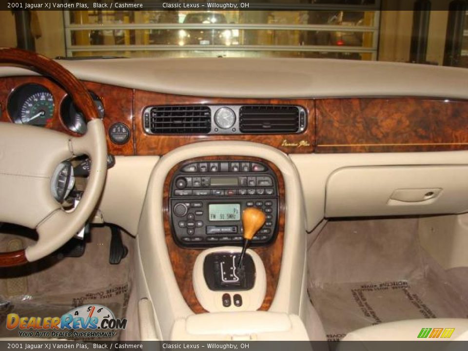 2001 Jaguar XJ Vanden Plas Black / Cashmere Photo #17