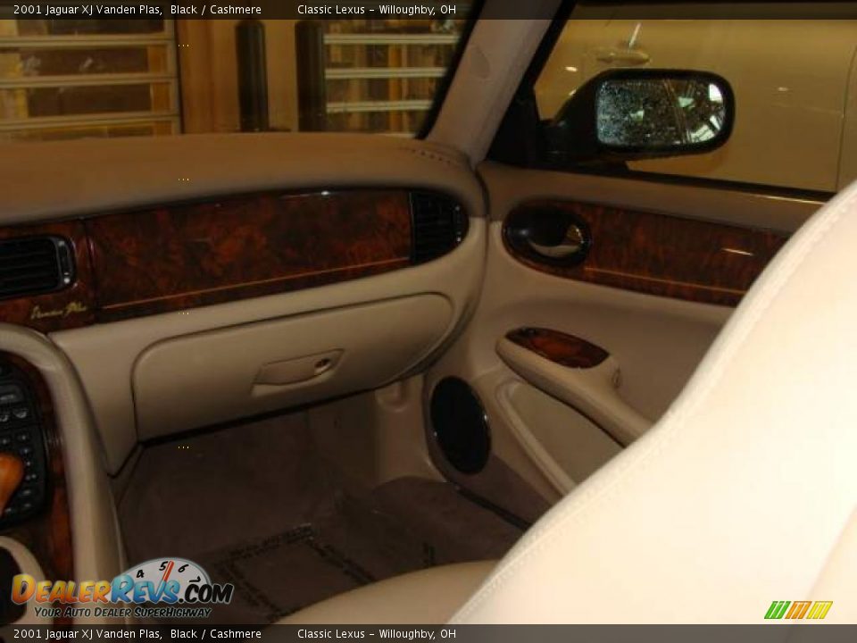 2001 Jaguar XJ Vanden Plas Black / Cashmere Photo #21