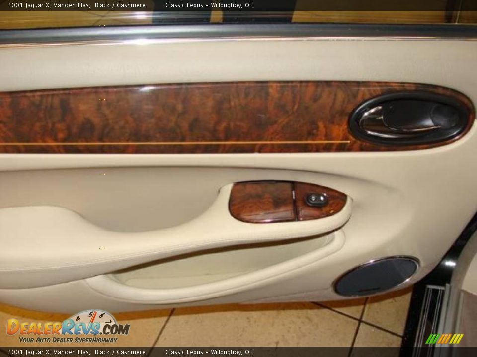 2001 Jaguar XJ Vanden Plas Black / Cashmere Photo #28