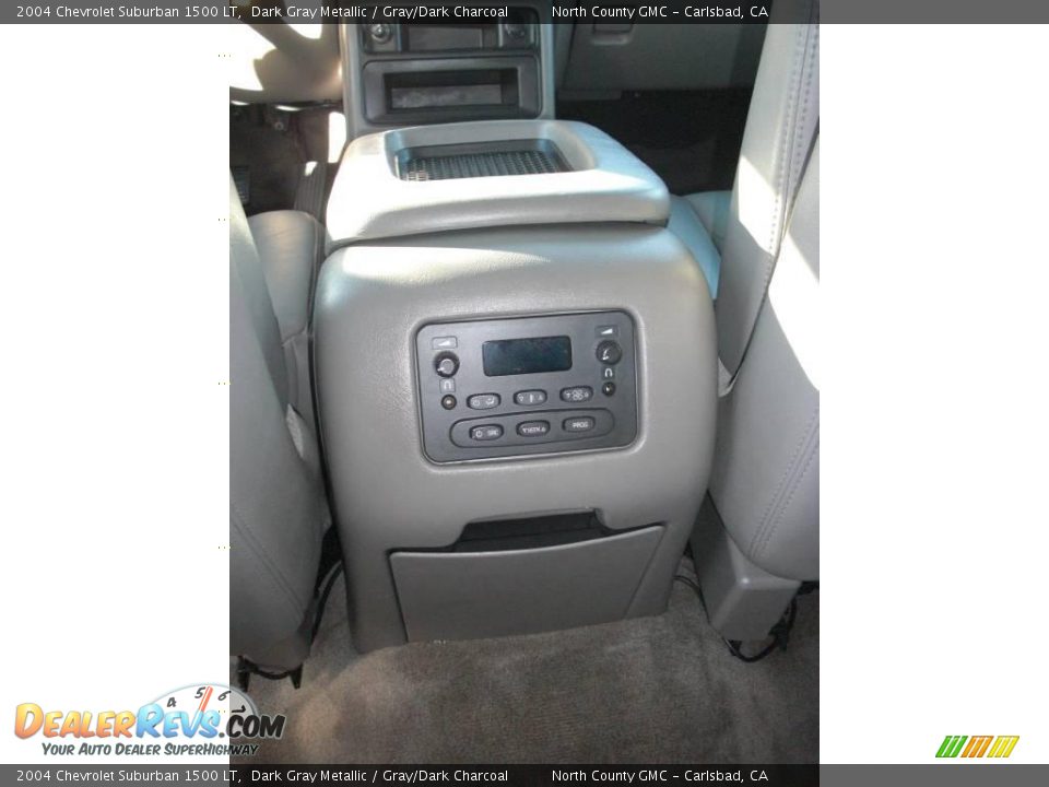 2004 Chevrolet Suburban 1500 LT Dark Gray Metallic / Gray/Dark Charcoal Photo #36