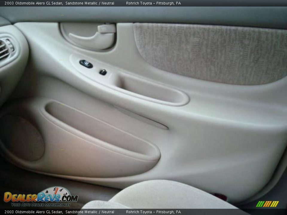2003 Oldsmobile Alero GL Sedan Sandstone Metallic / Neutral Photo #17