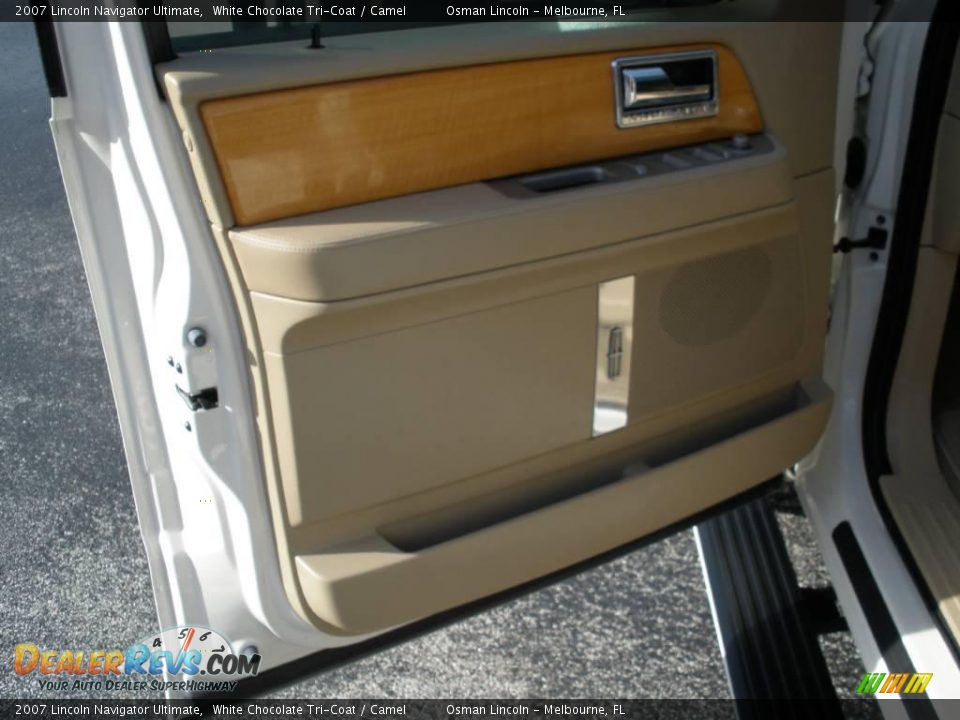 2007 Lincoln Navigator Ultimate White Chocolate Tri-Coat / Camel Photo #10