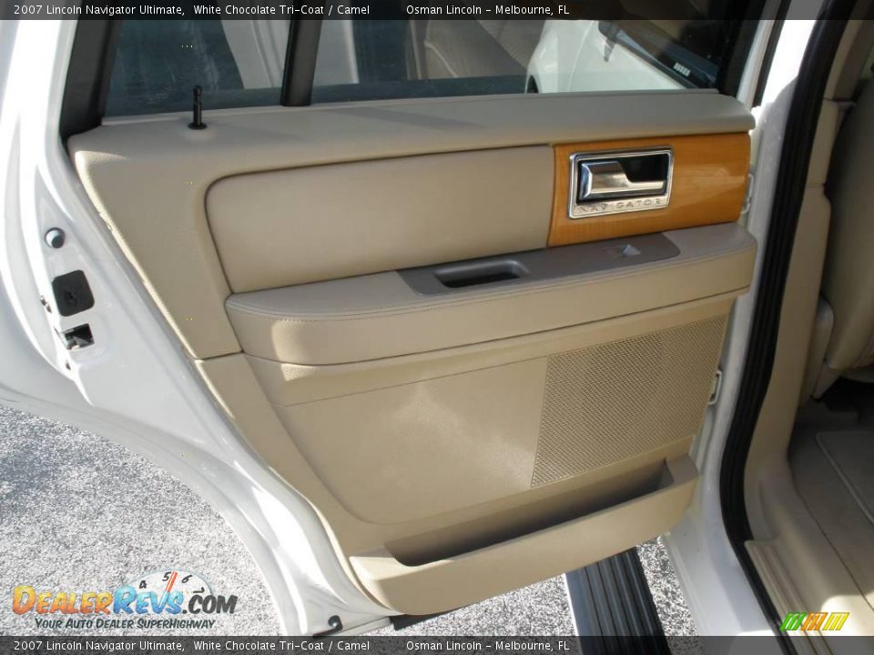 2007 Lincoln Navigator Ultimate White Chocolate Tri-Coat / Camel Photo #12