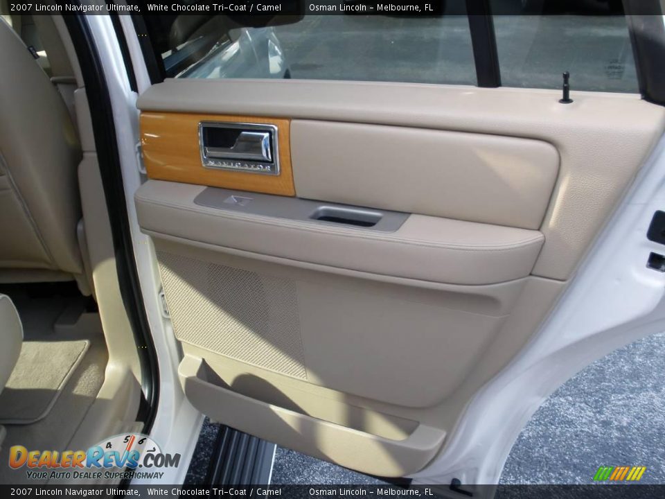 2007 Lincoln Navigator Ultimate White Chocolate Tri-Coat / Camel Photo #15