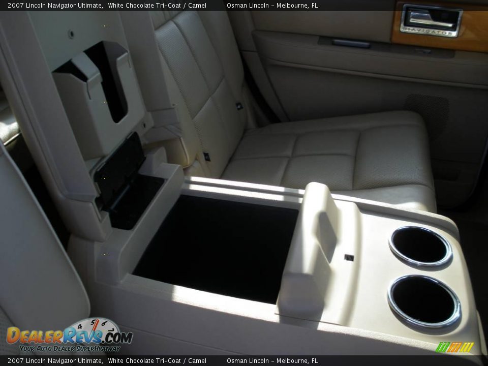 2007 Lincoln Navigator Ultimate White Chocolate Tri-Coat / Camel Photo #17