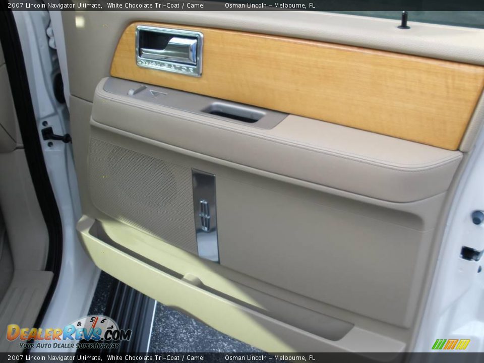 2007 Lincoln Navigator Ultimate White Chocolate Tri-Coat / Camel Photo #20