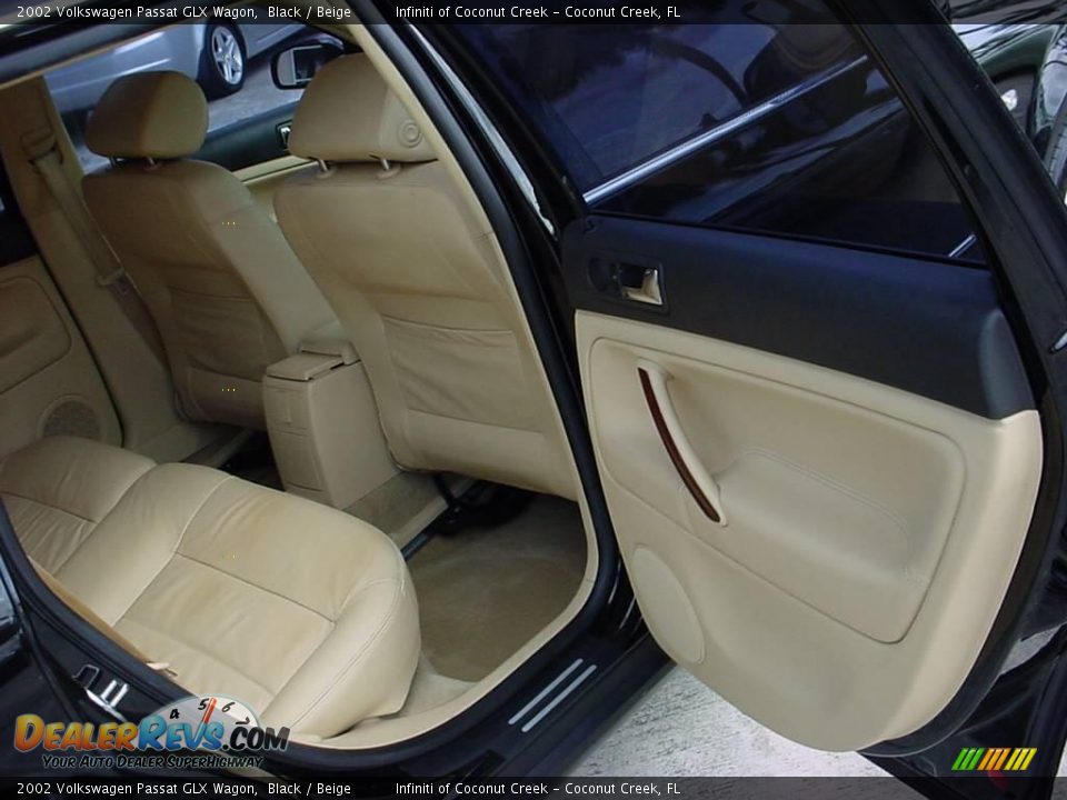 2002 Volkswagen Passat GLX Wagon Black / Beige Photo #14