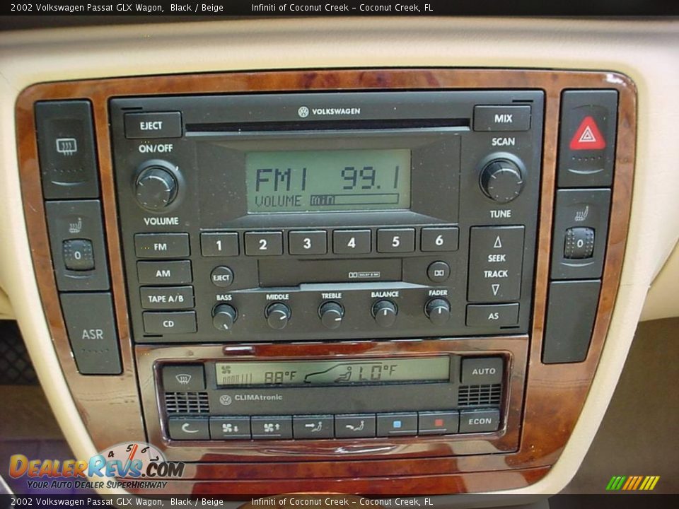 2002 Volkswagen Passat GLX Wagon Black / Beige Photo #18