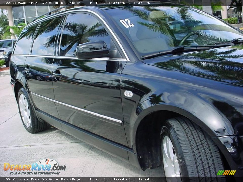 2002 Volkswagen Passat GLX Wagon Black / Beige Photo #26
