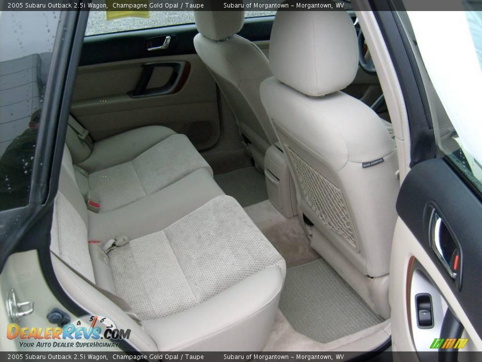 2005 Subaru Outback 2.5i Wagon Champagne Gold Opal / Taupe Photo #16