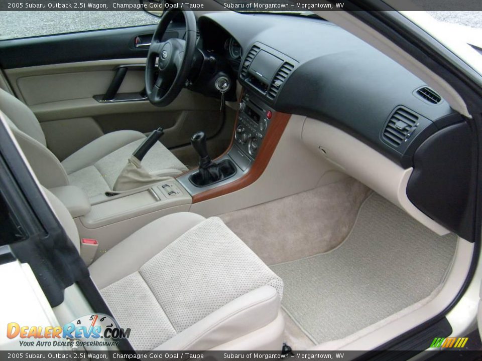 2005 Subaru Outback 2.5i Wagon Champagne Gold Opal / Taupe Photo #17