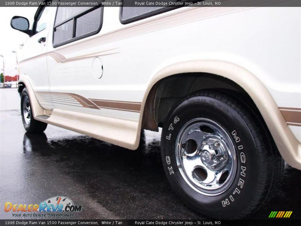 1998 Dodge Ram Van 1500 Passenger Conversion White / Tan Photo #4