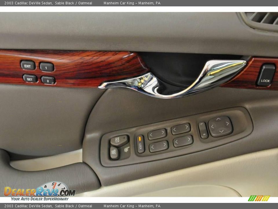 2003 Cadillac DeVille Sedan Sable Black / Oatmeal Photo #12
