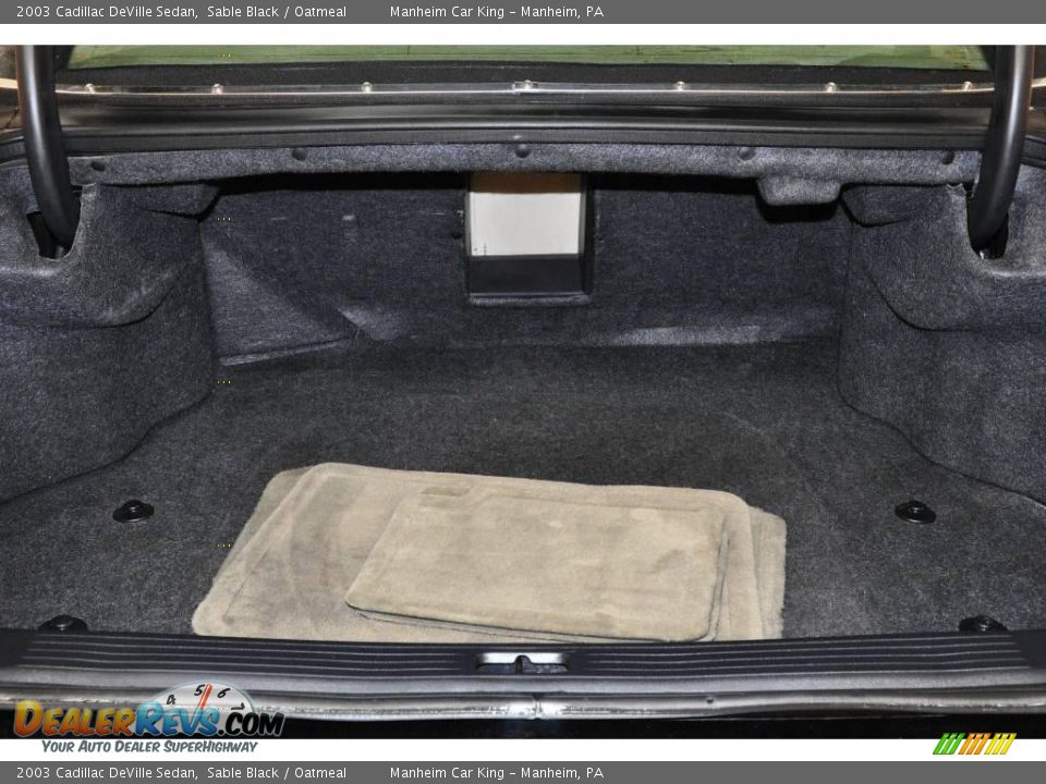 2003 Cadillac DeVille Sedan Sable Black / Oatmeal Photo #15