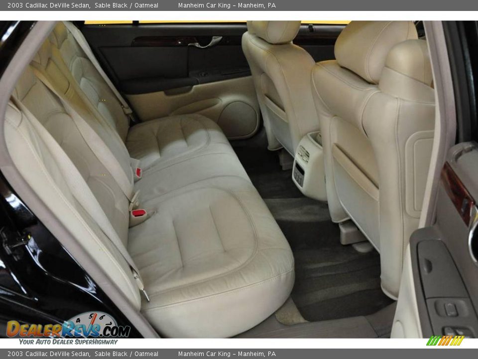 2003 Cadillac DeVille Sedan Sable Black / Oatmeal Photo #16