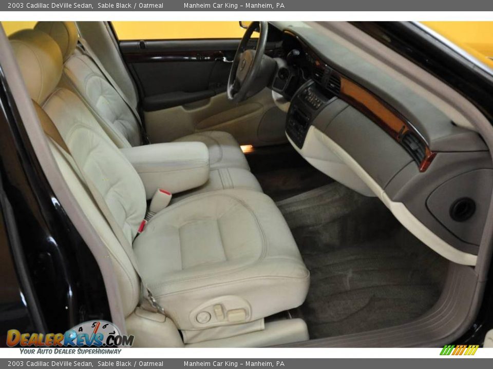 2003 Cadillac DeVille Sedan Sable Black / Oatmeal Photo #17
