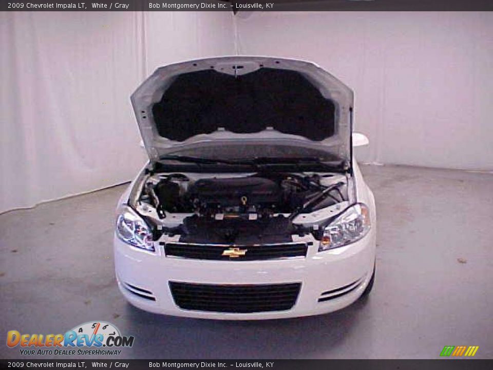 2009 Chevrolet Impala LT White / Gray Photo #4