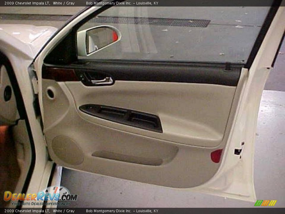 2009 Chevrolet Impala LT White / Gray Photo #6