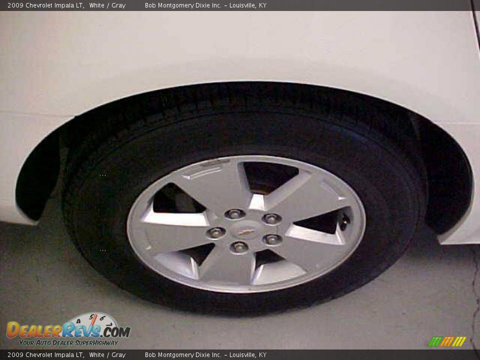 2009 Chevrolet Impala LT White / Gray Photo #12