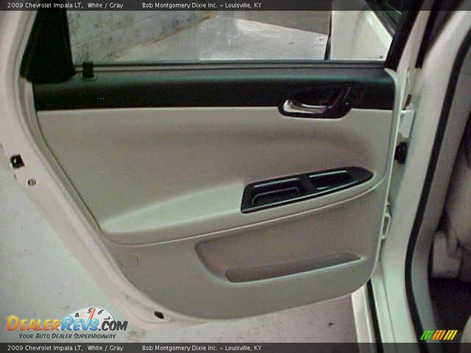 2009 Chevrolet Impala LT White / Gray Photo #16