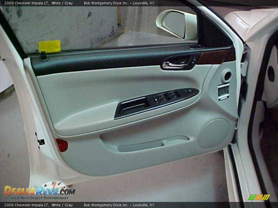 2009 Chevrolet Impala LT White / Gray Photo #19