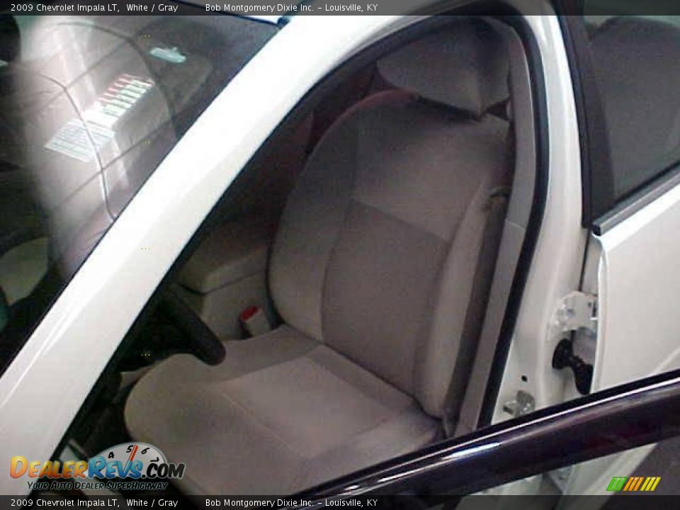 2009 Chevrolet Impala LT White / Gray Photo #20