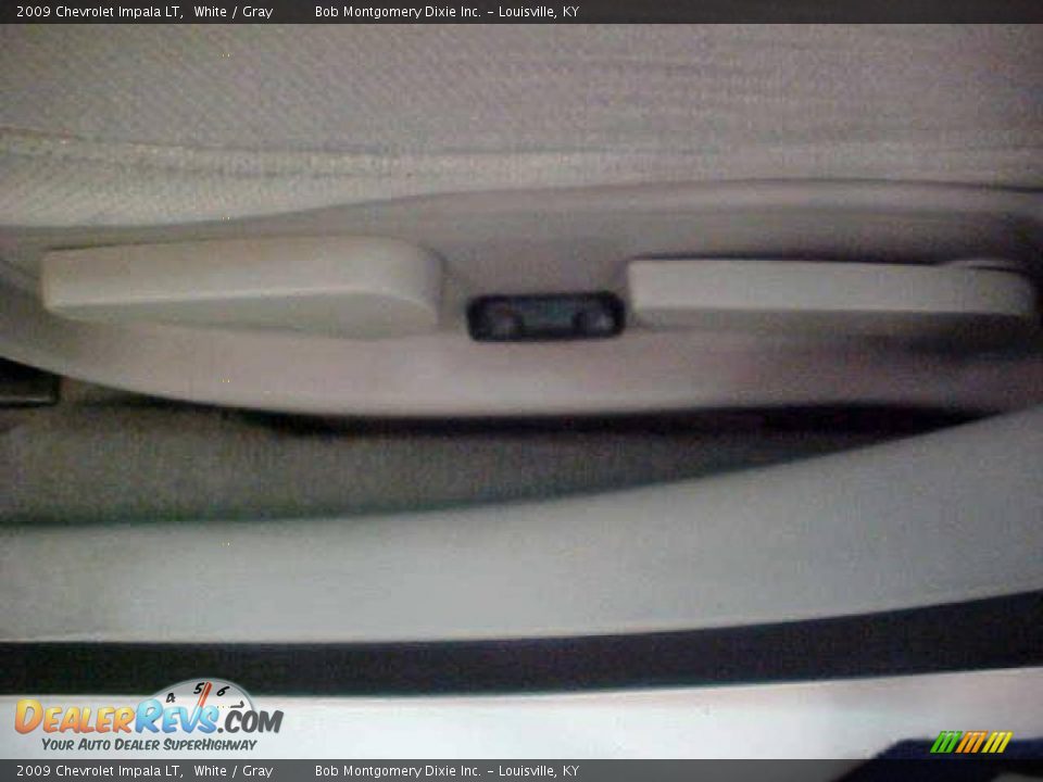 2009 Chevrolet Impala LT White / Gray Photo #21