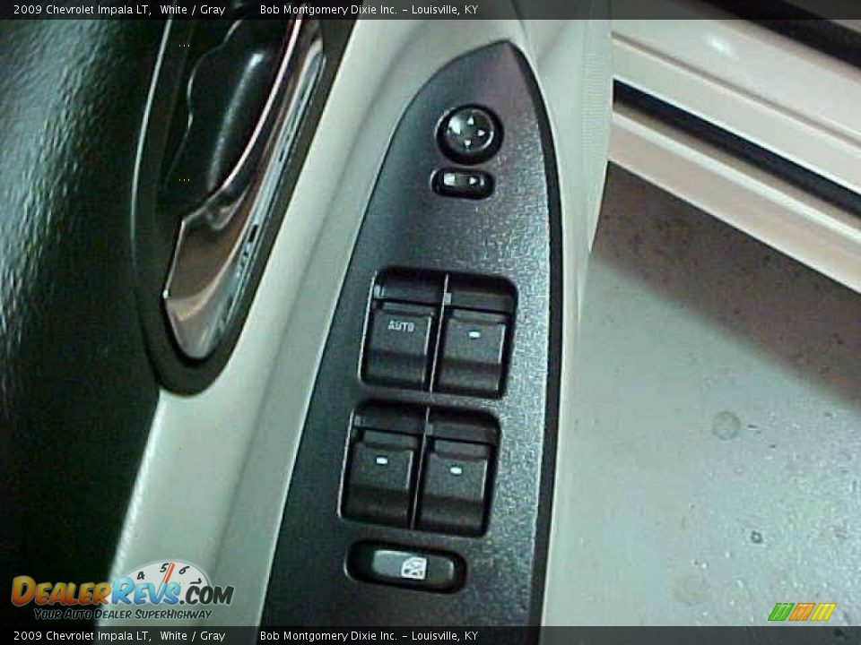 2009 Chevrolet Impala LT White / Gray Photo #22