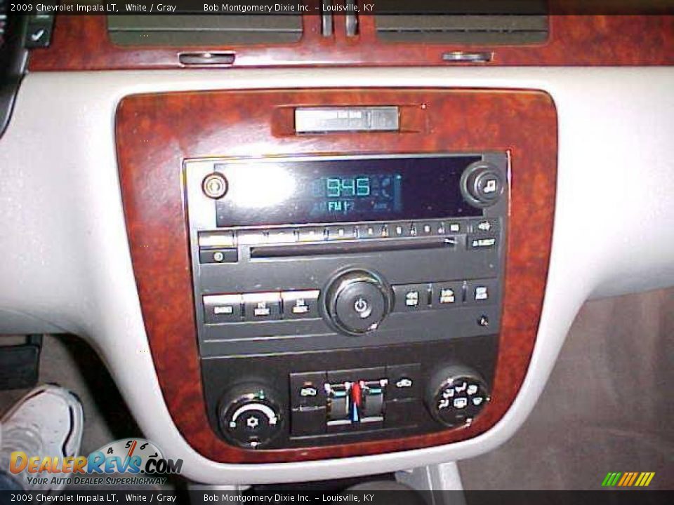 2009 Chevrolet Impala LT White / Gray Photo #25