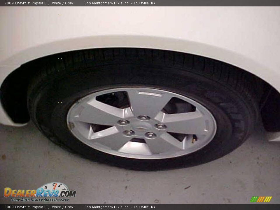 2009 Chevrolet Impala LT White / Gray Photo #27
