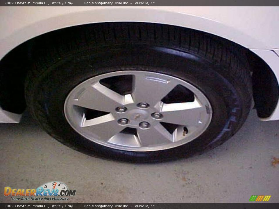 2009 Chevrolet Impala LT White / Gray Photo #28