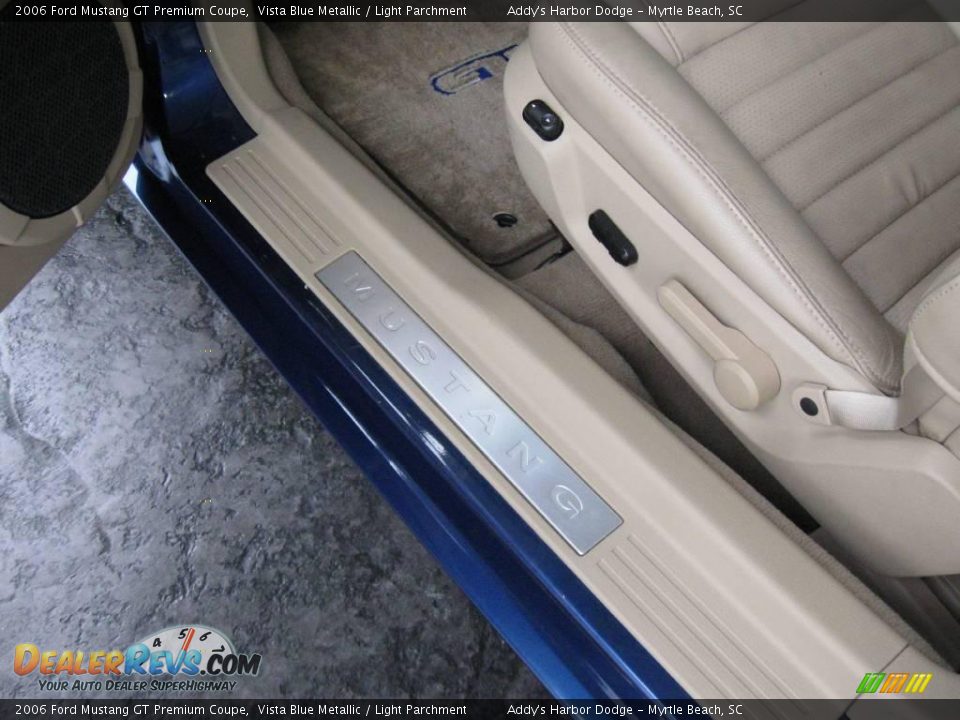 2006 Ford Mustang GT Premium Coupe Vista Blue Metallic / Light Parchment Photo #17