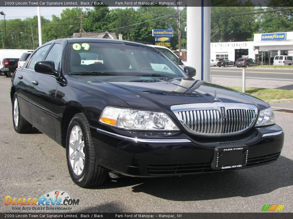 2009 Lincoln Town Car Signature Limited Black / Black Photo #2