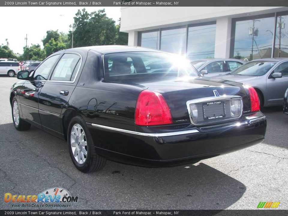 2009 Lincoln Town Car Signature Limited Black / Black Photo #4
