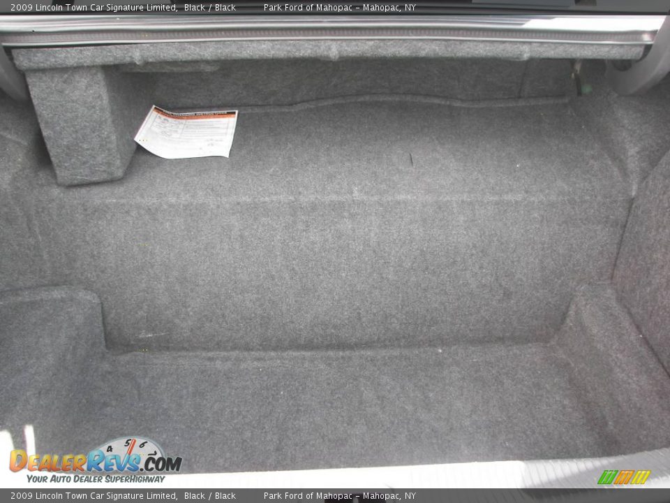 2009 Lincoln Town Car Signature Limited Black / Black Photo #7
