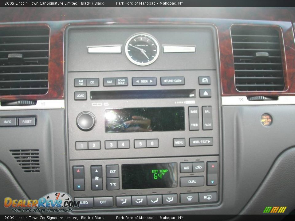 2009 Lincoln Town Car Signature Limited Black / Black Photo #12