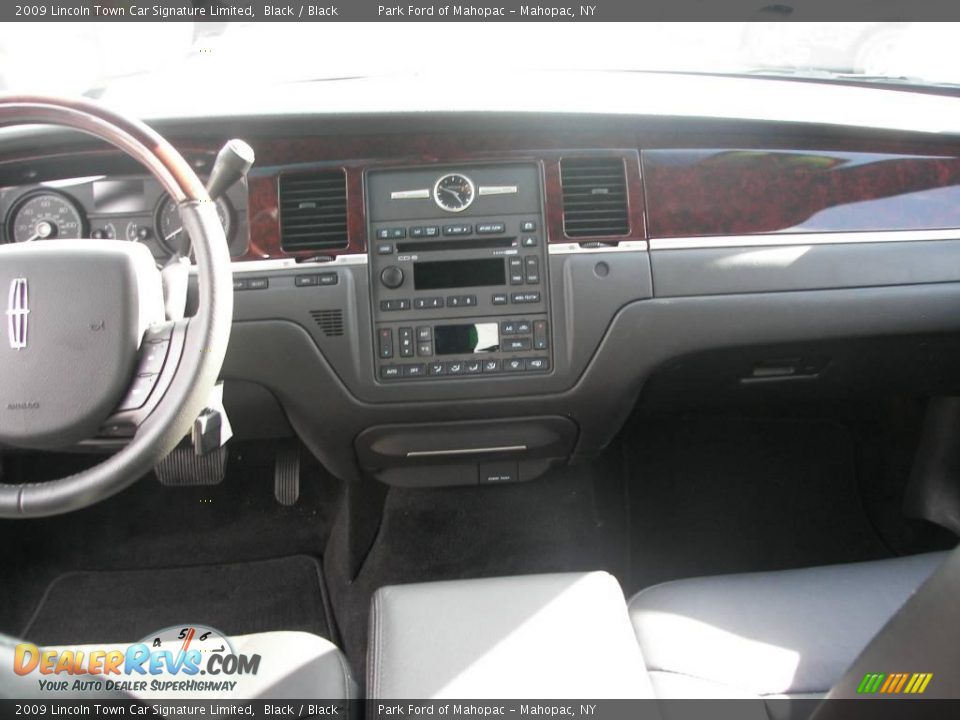 2009 Lincoln Town Car Signature Limited Black / Black Photo #13