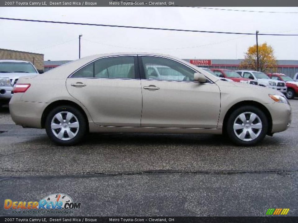 2007 Toyota Camry LE Desert Sand Mica / Bisque Photo #2