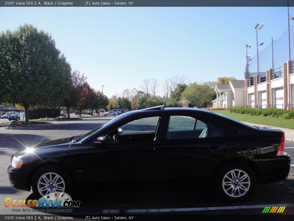 2005 Volvo S60 2.4 Black / Graphite Photo #2