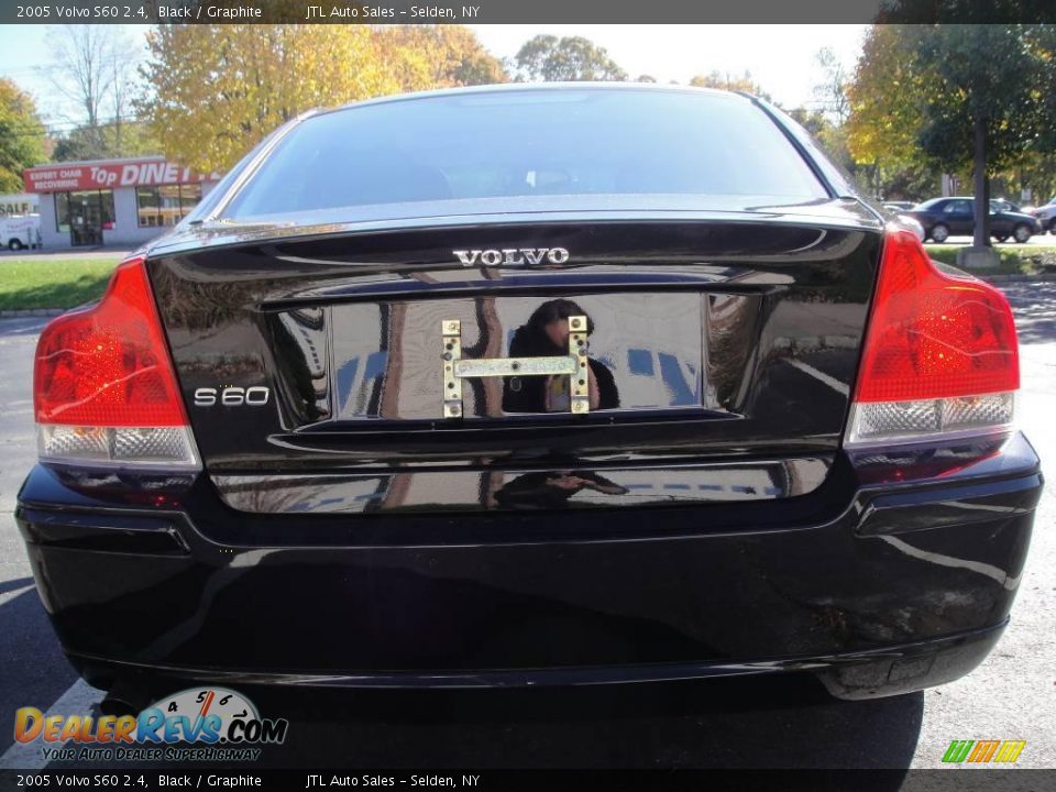 2005 Volvo S60 2.4 Black / Graphite Photo #4