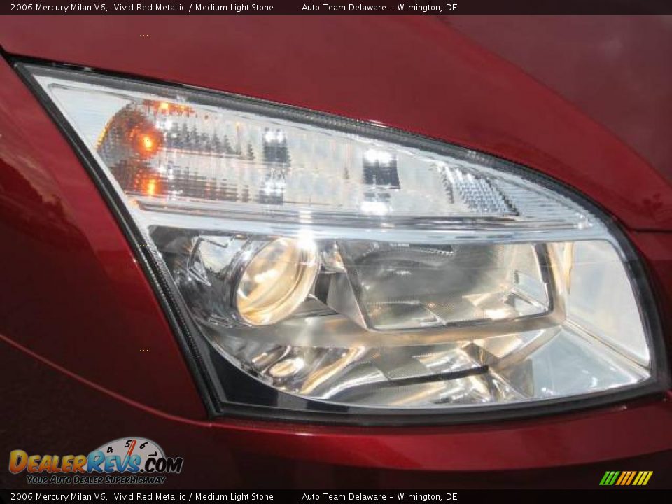 2006 Mercury Milan V6 Vivid Red Metallic / Medium Light Stone Photo #30