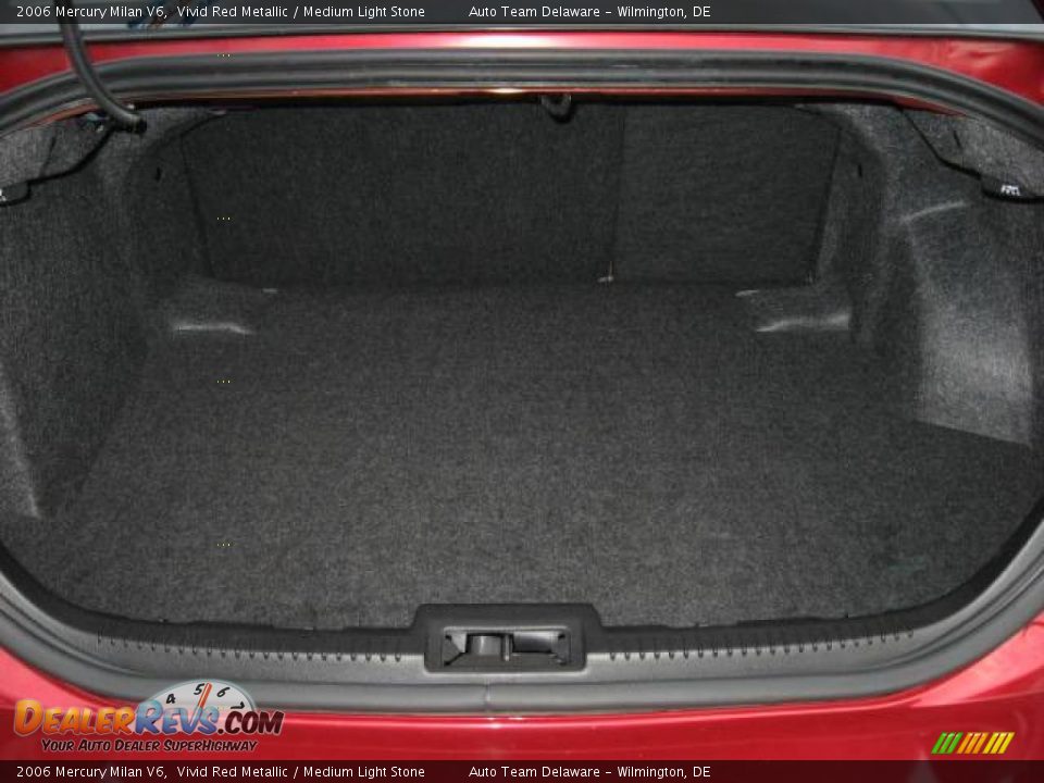 2006 Mercury Milan V6 Vivid Red Metallic / Medium Light Stone Photo #32