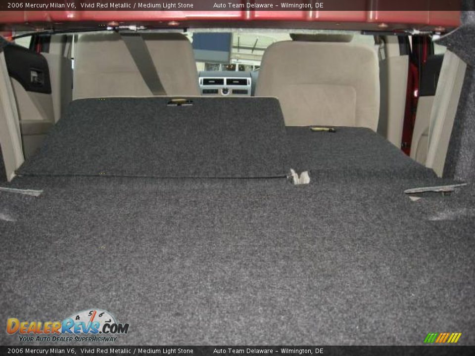 2006 Mercury Milan V6 Vivid Red Metallic / Medium Light Stone Photo #33