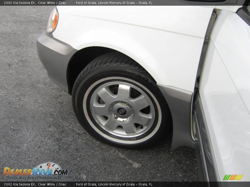 2002 Kia Sedona EX Clear White / Gray Photo #9