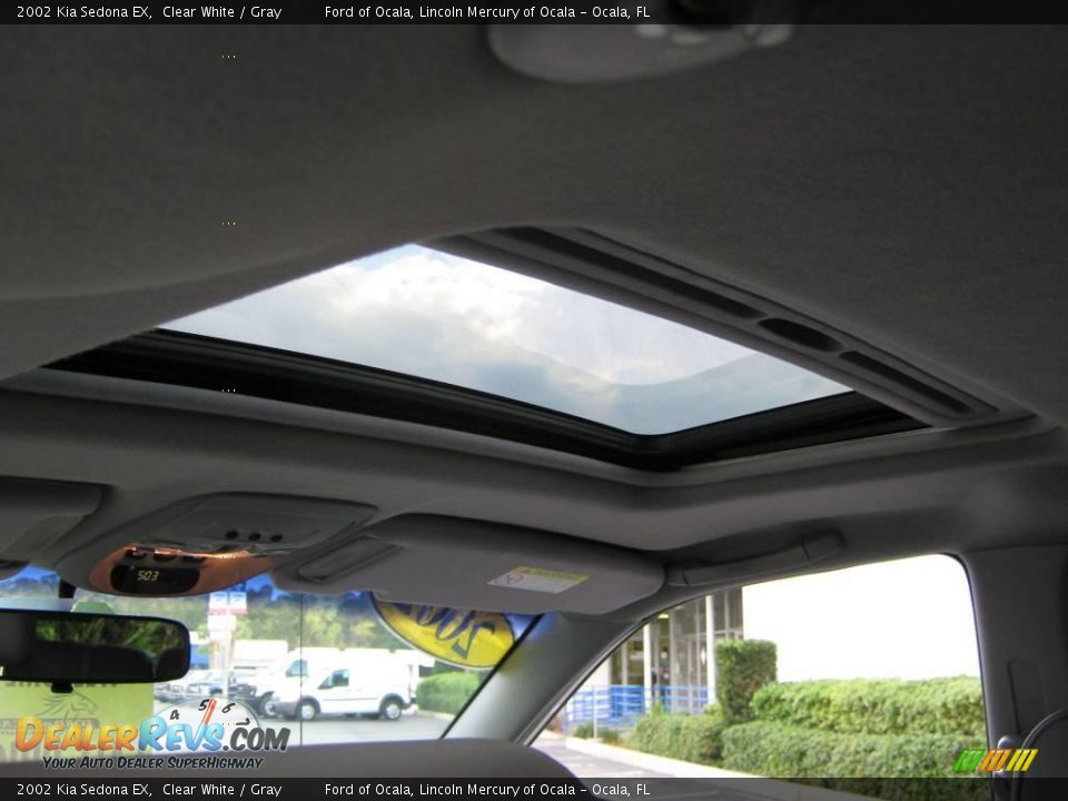 2002 Kia Sedona EX Clear White / Gray Photo #11