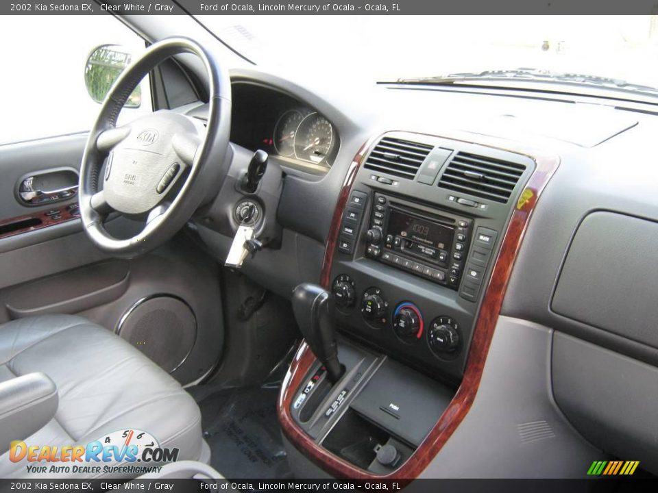 2002 Kia Sedona EX Clear White / Gray Photo #12