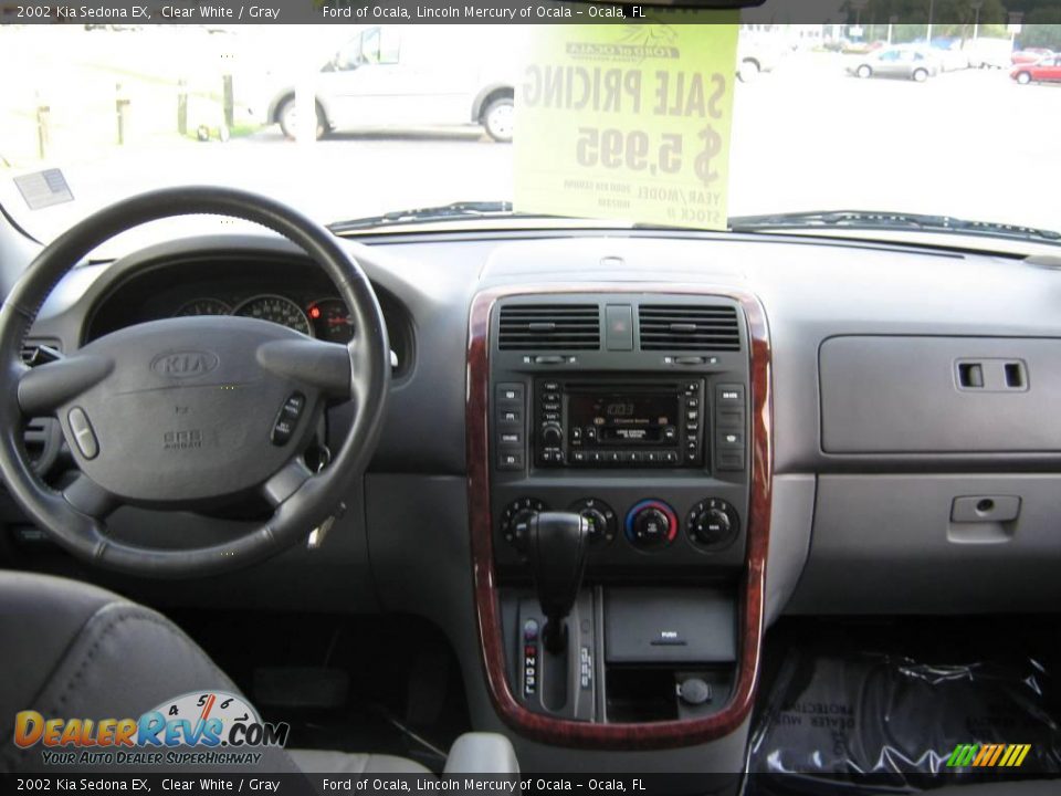 2002 Kia Sedona EX Clear White / Gray Photo #15