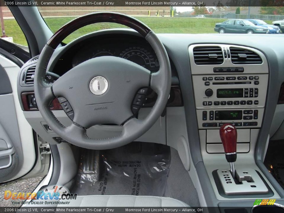 2006 Lincoln LS V8 Ceramic White Pearlescent Tri-Coat / Grey Photo #17