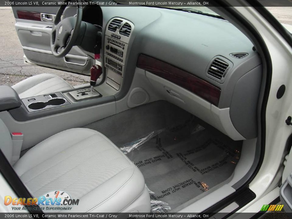 2006 Lincoln LS V8 Ceramic White Pearlescent Tri-Coat / Grey Photo #20